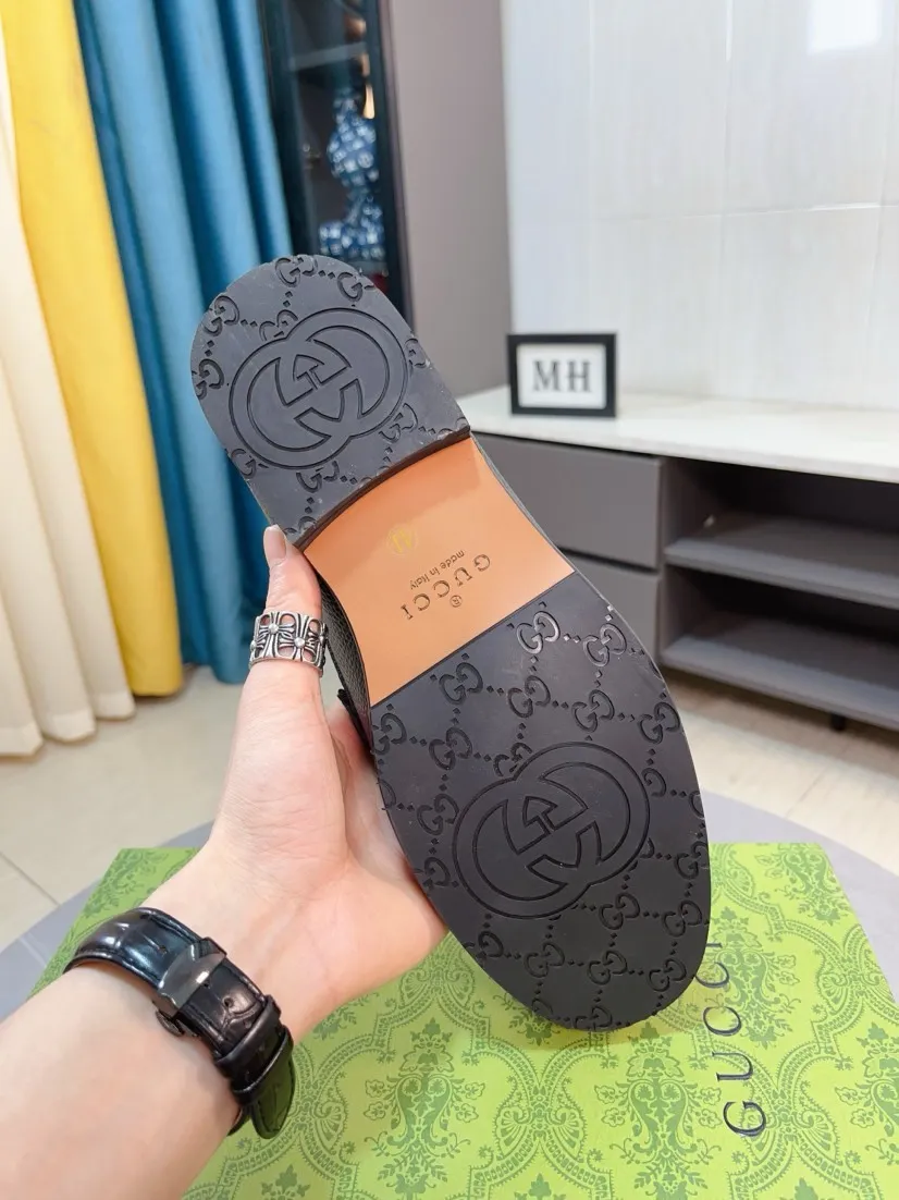 Men's shoes 💰500🌹🌹Niuli [GUCCI Gucci] A new style of formal men's leather shoes is coming~ The original quality upper is made of patent leather imported from Italy, the leather is soft and delicate, comfortable and soft first-layer cowhide lining, rubber wear-resistant outsole, the shoe shape is dignified and domineering, and the luxury charm cannot be concealed! The natural and free nouveau riche leads the trend. Code number: 38-44